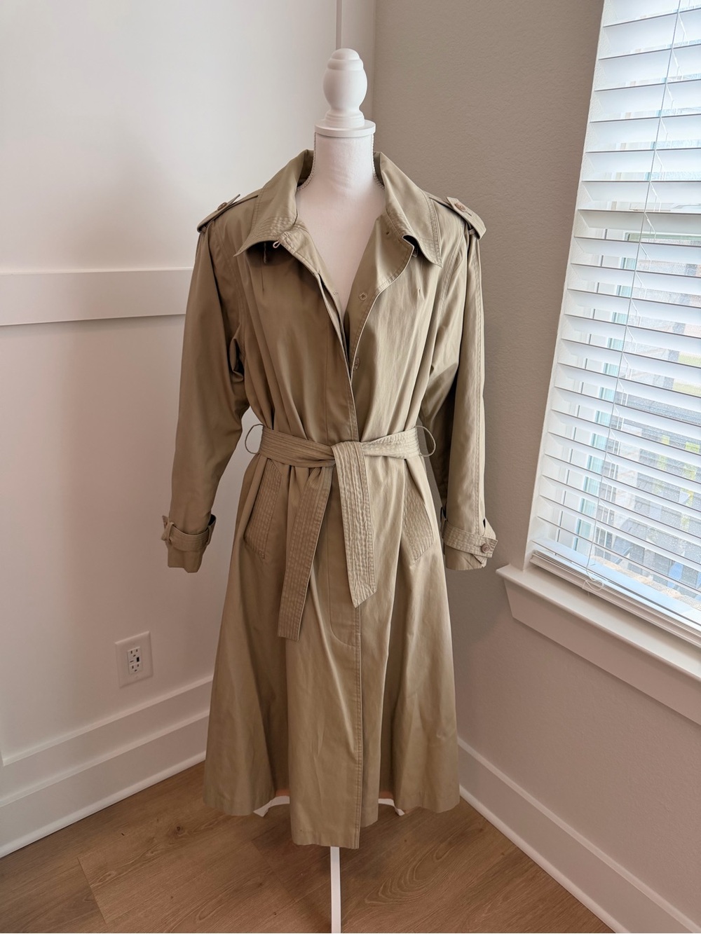 Classic Womens Trench Coat in Khaki